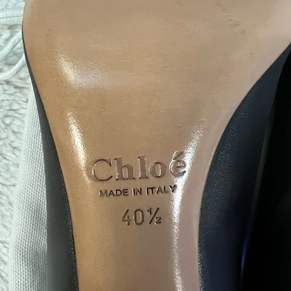 CHLOÉ Leather Keyhole Accent Pumps 🤍 - Picture 4 of 8